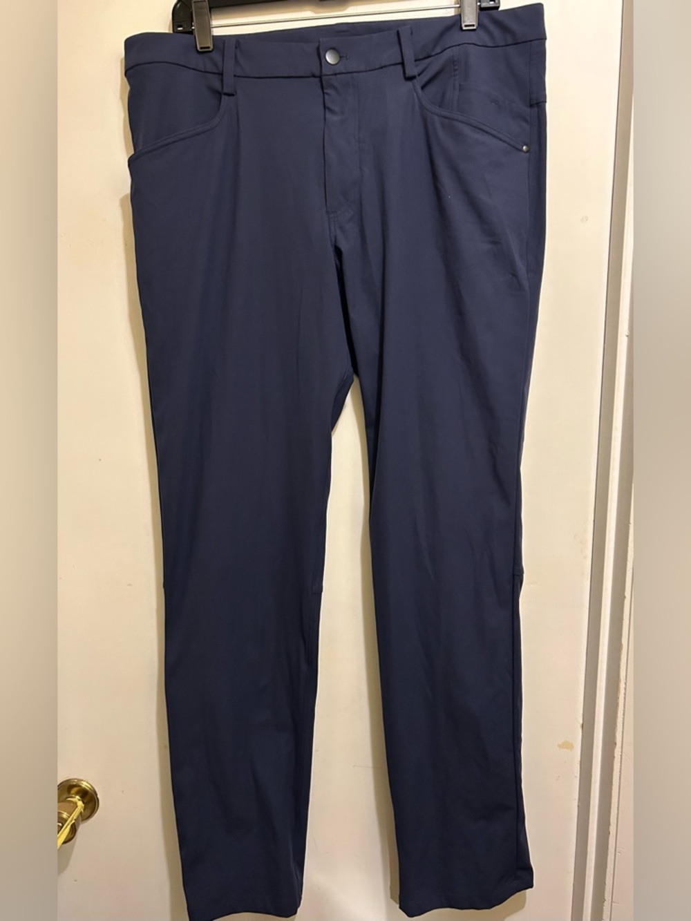 Lululemon Men's Slim Like New Navy Blue Stretch Straight Leg Chinos, Size 38/34.